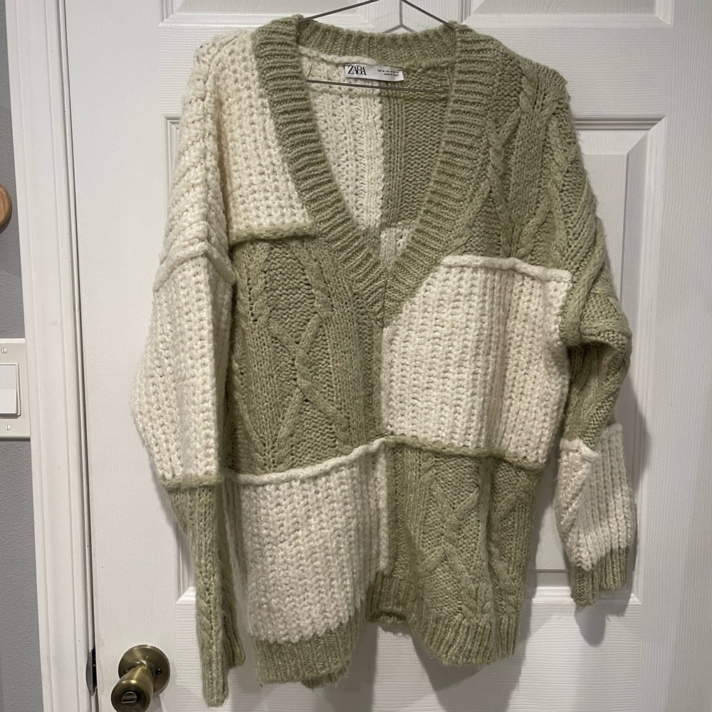 Zara Women's Green and Cream Sweater - Picture 4 of 10
